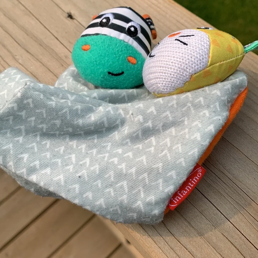 Infantino Feet Rattles - Picture 6 of 9